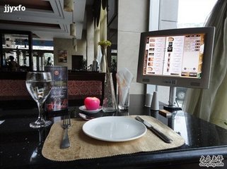 悉尼麥當勞測試自助定制點餐機-磐眾科技(廣州)有限公司