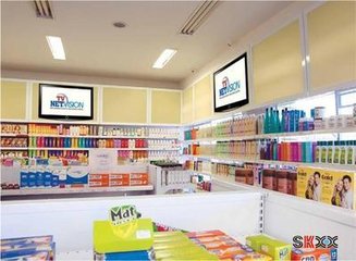 150個老年英國慈善商店部署數(shù)字標(biāo)牌-磐眾科技(廣州)有限公司